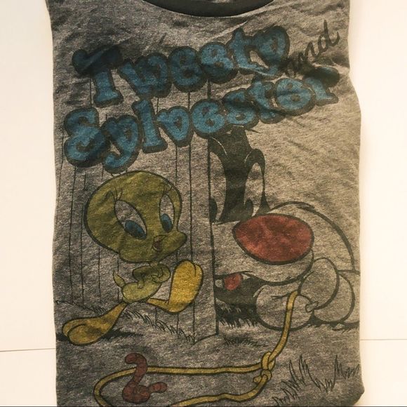 Looney Toons Tweety and Sylvester  graphic tee. - Picture 6 of 6